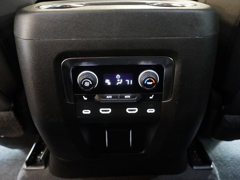 Used 2024 Chevrolet Suburban High Country w/ Advanced Technology Package AWD/4WD image 34