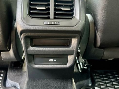 Used 2024 Volkswagen Taos SE FWD image 15