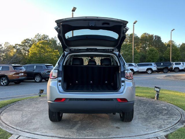 Used 2021 Jeep Compass Latitude w/ Sun and Sound Group FWD image 29