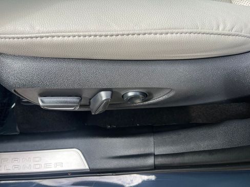 Used 2025 Toyota Grand Highlander FWD image 39