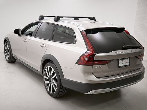 New 2026 Volvo V90 B6 Cross Country Ultra w/ Climate Package image 8