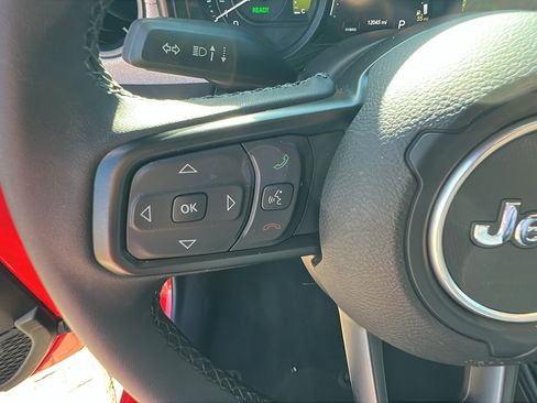 Used 2025 Jeep Wrangler Willys image 28