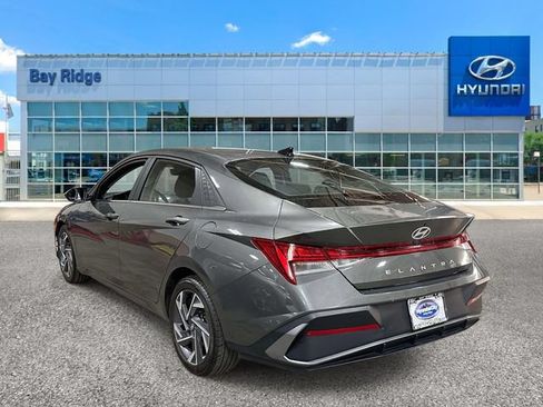 Used 2025 Hyundai Elantra SEL FWD image 7