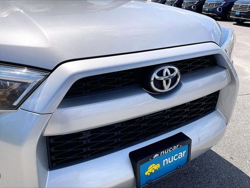 Used 2017 Toyota 4Runner SR5 AWD/4WD image 30