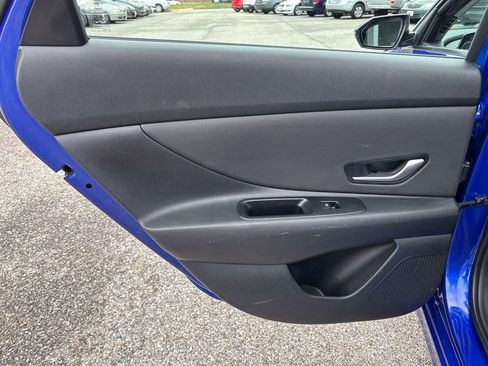 Used 2025 Hyundai Elantra Limited image 44