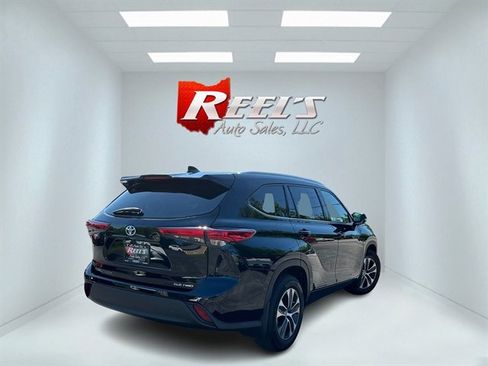 Used 2020 Toyota Highlander XLE AWD/4WD image 7