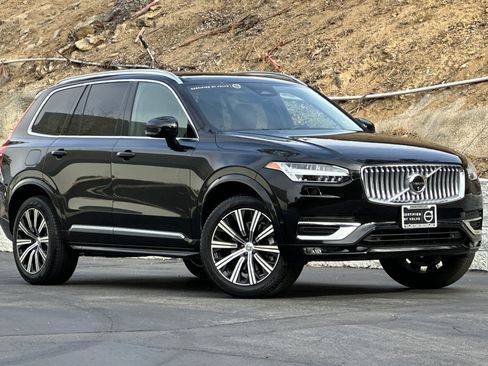 Certified 2025 Volvo XC90 B6 Plus AWD/4WD image 2