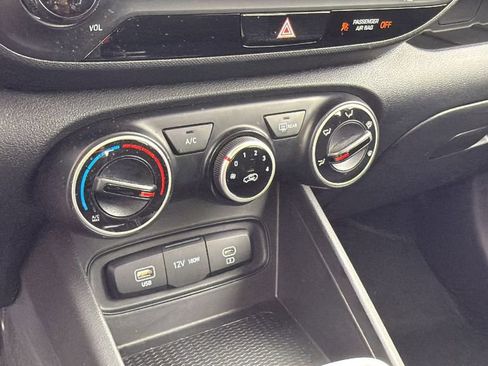 Used 2023 Hyundai Venue SE image 17