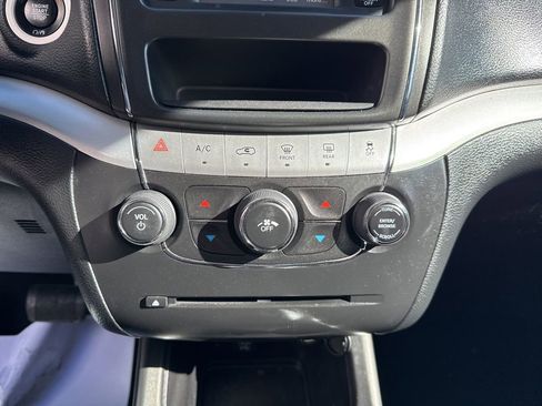 Used 2020 Dodge Journey SE w/ SE Popular Equipment Group image 17