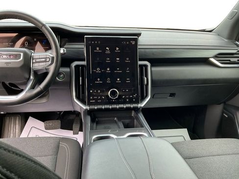 Used 2025 GMC Acadia Elevation image 11