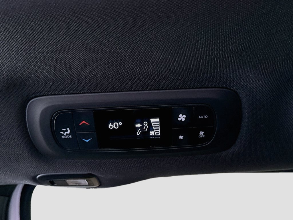 Used 2025 Chrysler Pacifica Limited FWD image 26