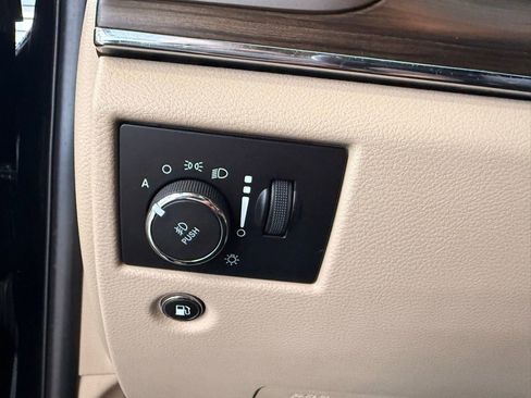 Used 2018 Jeep Grand Cherokee Overland image 25