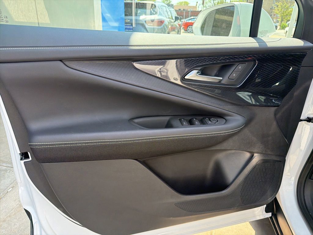 New 2025 Chevrolet Blazer EV LT w/ LPO, All-Weather Mat Package AWD/4WD image 9