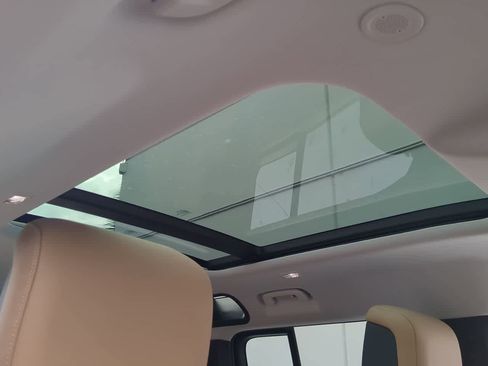 Used 2025 Land Rover Defender 110 S image 20