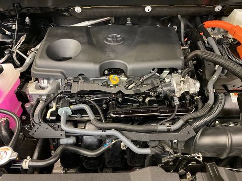 Used 2025 Toyota RAV4 XLE AWD/4WD image 27