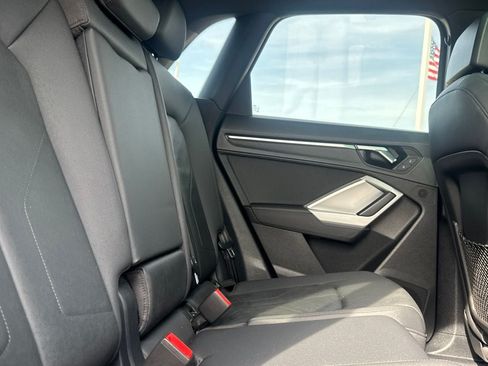 Used 2020 Audi Q3 2.0T Premium w/ Convenience Package AWD/4WD image 29