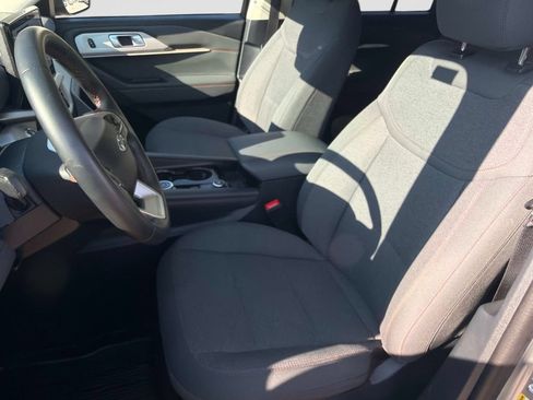 Used 2025 Ford Explorer Active AWD/4WD image 21