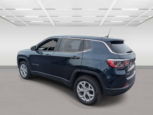 Used 2024 Jeep Compass Sport AWD/4WD image 3