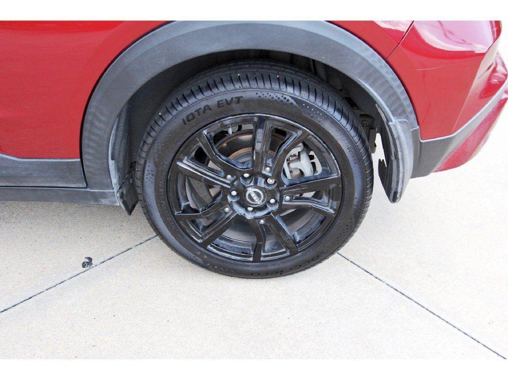 Used 2023 Nissan Kicks SR FWD image 7