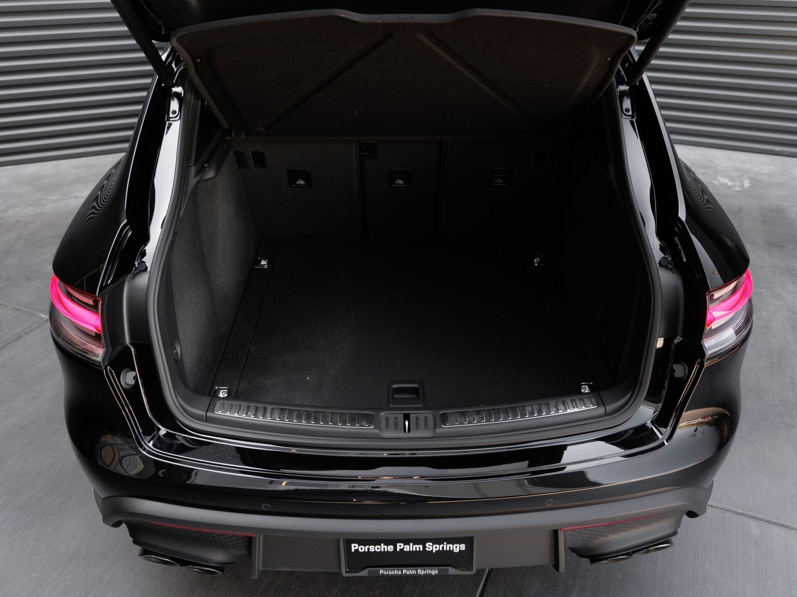 Used 2026 Porsche Macan AWD/4WD image 28