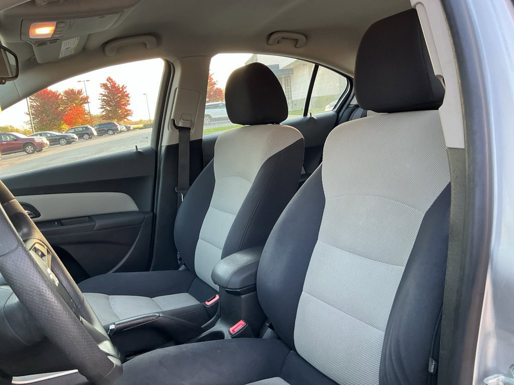 Used 2016 Chevrolet Cruze LS FWD image 15