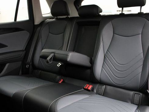 New 2026 Volkswagen Tiguan SE image 22