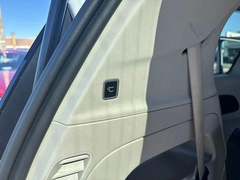 Used 2023 Chrysler Pacifica Touring-L FWD image 22