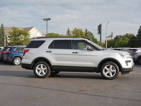 Used 2018 Ford Explorer 4WD w/ Class II Trailer Tow Package image 2
