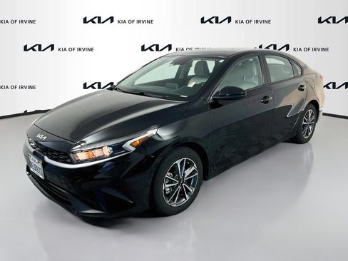 Certified 2023 Kia Forte LXS FWD image 4