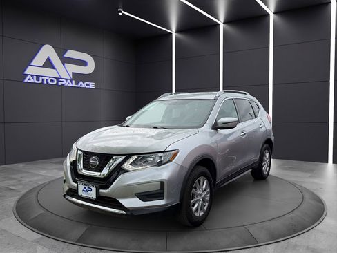 Used 2018 Nissan Rogue SV FWD image 1