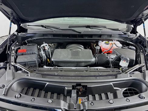 New 2025 Chevrolet Suburban Premier image 33