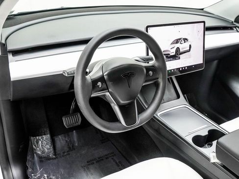 Used 2024 Tesla Model Y Long Range image 15