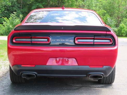 Used 2016 Dodge Challenger R/T Scat Pack w/ Leather Interior Group RWD image 5