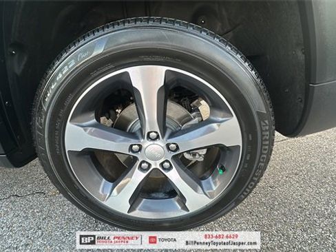 Used 2023 Jeep Grand Cherokee Limited w/ Luxury Tech Group II image 18