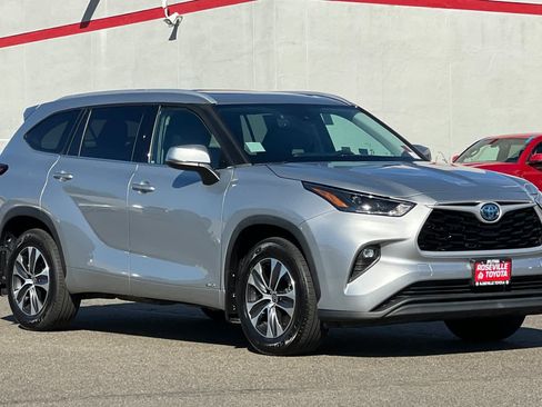 Certified 2022 Toyota Highlander XLE AWD/4WD image 5