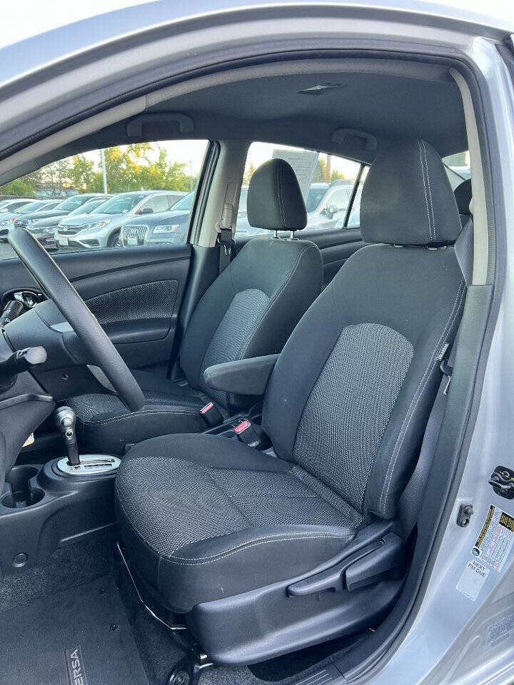 Used 2019 Nissan Versa SV FWD image 9