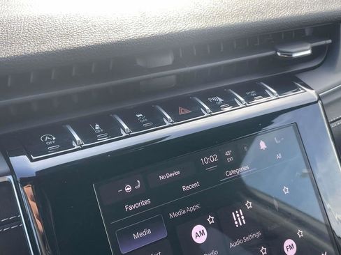 Certified 2025 Jeep Grand Cherokee Altitude image 37