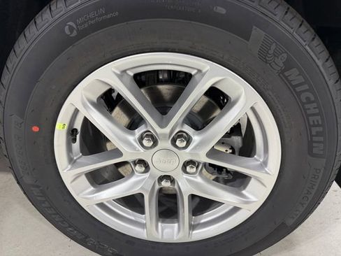 New 2025 Jeep Grand Cherokee Laredo X image 6