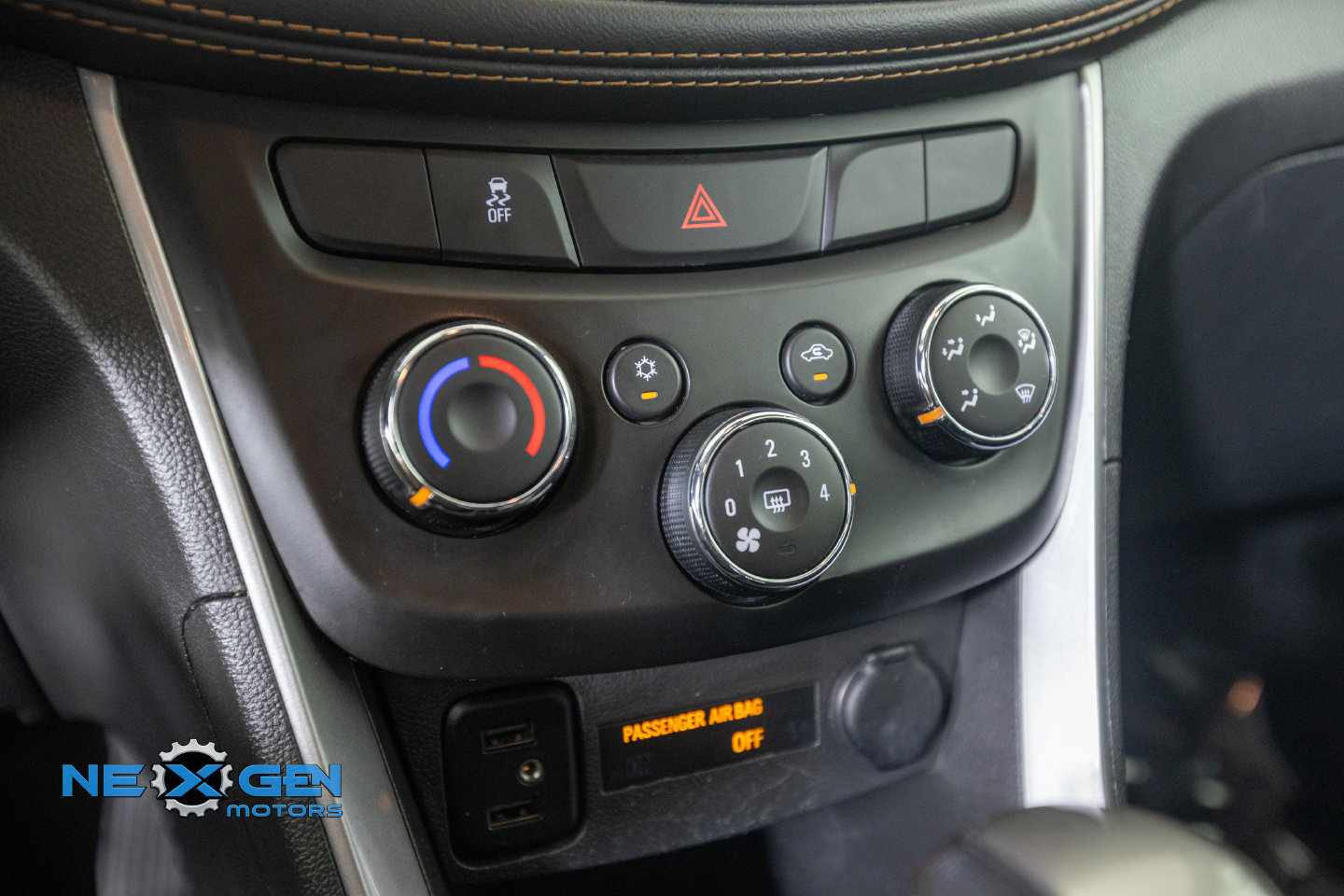 Used 2022 Chevrolet Trax LT w/ Midnight Edition AWD/4WD image 20