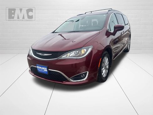 Used 2017 Chrysler Pacifica Touring-L image 1