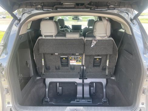 Used 2025 Toyota Sienna XLE image 14