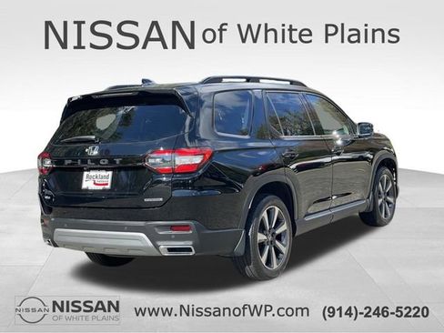 Used 2023 Honda Pilot Touring image 4