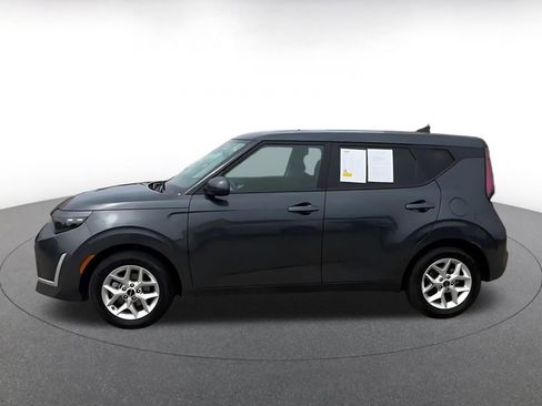 Used 2025 Kia Soul LX w/ LX Technology Package FWD image 9
