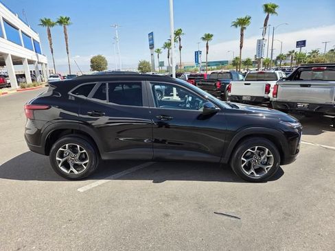 Used 2024 Chevrolet Trax LT w/ Driver Confidence Package FWD image 7