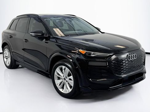 Used 2025 Audi Q6 e-tron Premium w/ Convenience Package image 3