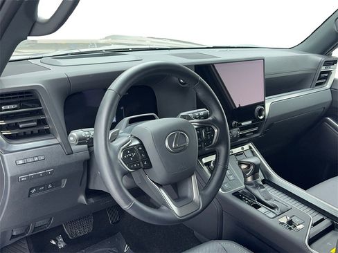 Used 2025 Lexus GX 550 image 14