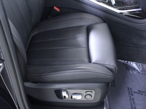 Used 2022 BMW X7 M50i image 20