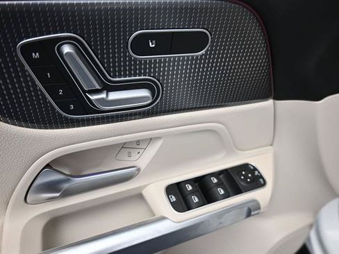 Used 2023 Mercedes-Benz GLB 250 image 5