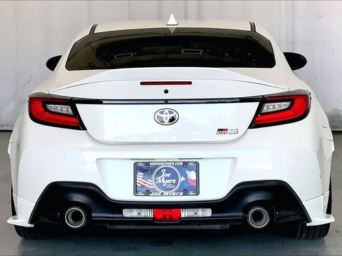 Used 2025 Toyota GR86 Premium RWD image 3