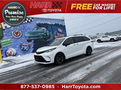Used 2025 Toyota Sienna XSE image 1